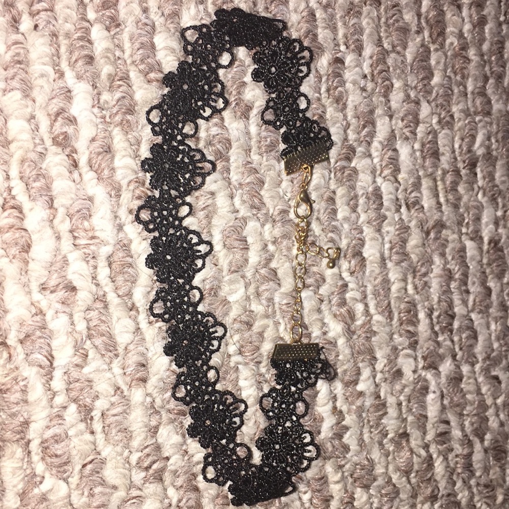 A black flower chocker!